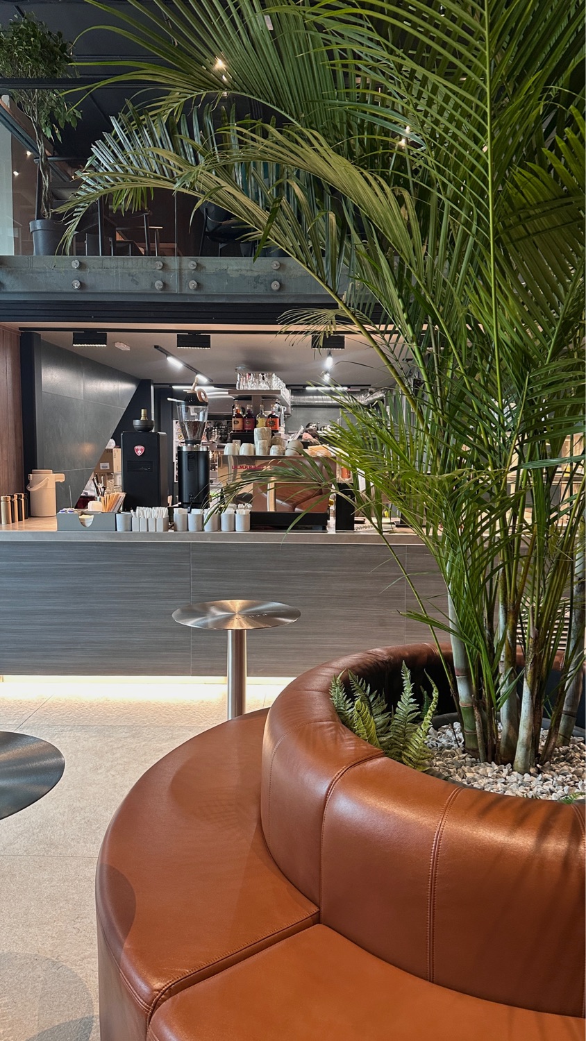 Интерьер Natura Coffee на Бумажном проезде — бар